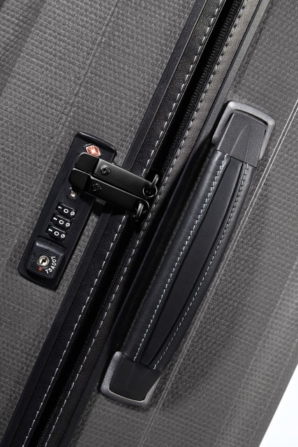 Toto elegantní zavazadlo obsahuje plně integrovaný kombinovaný zámek s TSA zámkem pro bezpečné cestování kolem světa SAMSONITE, TOTO ELEGANTNÍ ZAVAZADLO OBSAHUJE PLNĚ INTEGROVANÝ KOMBINOVANÝ ZÁMEK S TSA ZÁMKEM PRO BEZPEČNÉ CESTOVÁNÍ KOLEM SVĚTA - SKOŘEPINOVÉ KUFRY - CESTOVNÍ KUFRY A TAŠKY
