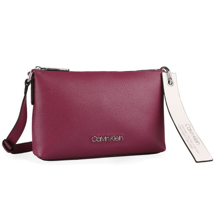 Ozdobte se stylovou dámskou kabelkou Calvin Klein z nové kolekce jaro/léto 2019. Praktickou velikost a elegantní design si zamilujete. CALVIN KLEIN, OZDOBTE SE STYLOVOU DÁMSKOU KABELKOU CALVIN KLEIN Z NOVÉ KOLEKCE JARO/LÉTO 2019. PRAKTICKOU VELIKOST A ELEGANTNÍ DESIGN SI ZAMILUJETE. - CROSSBODY KABELKY - KABELKY