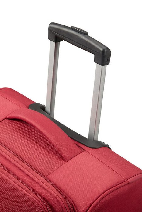 V jeho výbavě naleznete výsuvnou rukojeť s aretací a horní madlo. AMERICAN TOURISTER, V JEHO VÝBAVĚ NALEZNETE VÝSUVNOU RUKOJEŤ S ARETACÍ A HORNÍ MADLO. - PŘÍRUČNÍ ZAVAZADLA - CESTOVNÍ KUFRY A TAŠKY