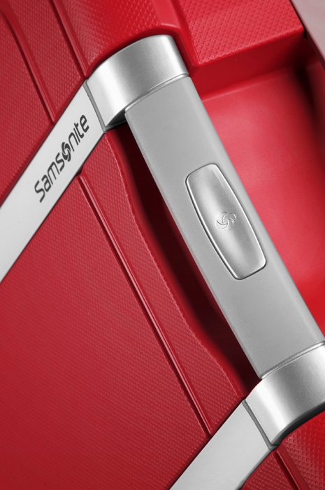 Kufor tiež obsahuje viacstupňovú trolej, ktorá sa prispôsobí akejkoľvek výške užívateľa SAMSONITE, KUFOR TIEŽ OBSAHUJE VIACSTUPŇOVÚ TROLEJ, KTORÁ SA PRISPÔSOBÍ AKEJKOĽVEK VÝŠKE UŽÍVATEĽA - ŠKRUPINOVÉ KUFRE - CESTOVNÉ KUFRE A TAŠKY