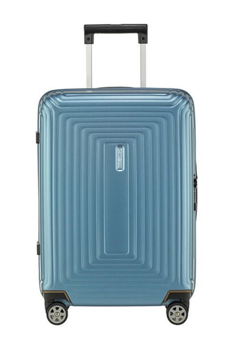 Neopulse este un troler cu carcasă rigidă care combină perfect greutatea redusă și rezistența grație designului armat brevetat și a colțurilor cu extra protecție. SAMSONITE, NEOPULSE ESTE UN TROLER CU CARCASĂ RIGIDĂ CARE COMBINĂ PERFECT GREUTATEA REDUSĂ ȘI REZISTENȚA GRAȚIE DESIGNULUI ARMAT BREVETAT ȘI A COLȚURILOR CU EXTRA PROTECȚIE. - TROLERE RIGIDE - TROLERE ȘI GENȚI DE VOIAJ
