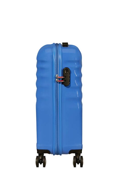 V jeho výbavě naleznete také kombinační tříčíselný bezpečnostní zámek. AMERICAN TOURISTER, V JEHO VÝBAVĚ NALEZNETE TAKÉ KOMBINAČNÍ TŘÍČÍSELNÝ BEZPEČNOSTNÍ ZÁMEK. - PŘÍRUČNÍ ZAVAZADLA - CESTOVNÍ KUFRY A TAŠKY
