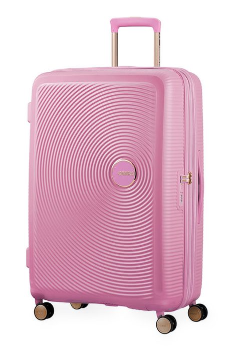 Skvělý rozšířitelný velký kufr z populární řady Soundbox je skvělou volbou pro dvou týdenní dovolenou. AMERICAN TOURISTER, SKVĚLÝ ROZŠÍŘITELNÝ VELKÝ KUFR Z POPULÁRNÍ ŘADY SOUNDBOX JE SKVĚLOU VOLBOU PRO DVOU TÝDENNÍ DOVOLENOU. - SKOŘEPINOVÉ KUFRY - CESTOVNÍ KUFRY A TAŠKY