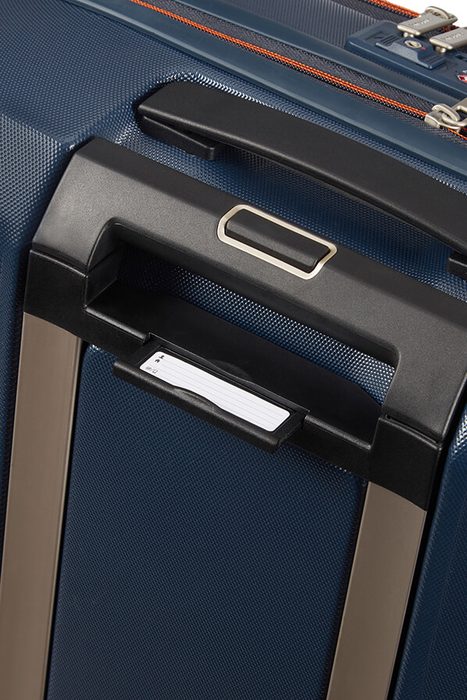 Samozrejmosťou je integrovaná menovka. SAMSONITE, SAMOZREJMOSŤOU JE INTEGROVANÁ MENOVKA. - PRÍRUČNÁ BATOŽINA - CESTOVNÉ KUFRE A TAŠKY