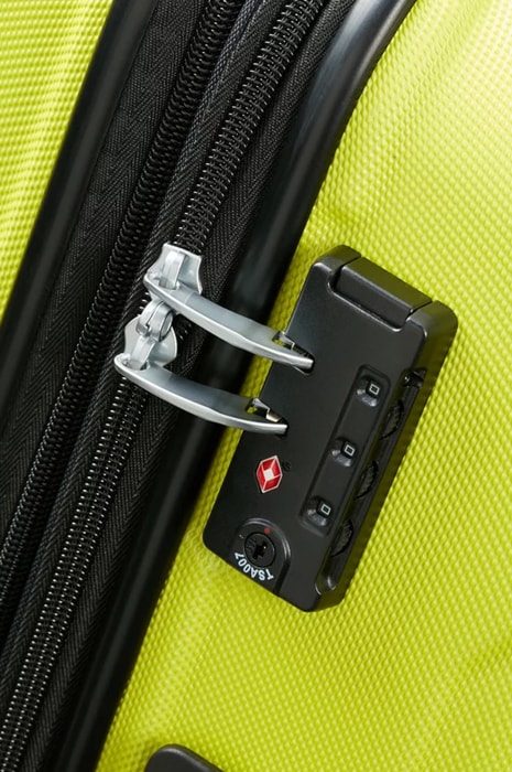 Súčasťou je TSA zámok, ktorý umožňuje, pri kontrolách na letisku, otvoriť Vašu batožinu bezpečnostnými orgánmi, bez poškodenia. AMERICAN TOURISTER, SÚČASŤOU JE TSA ZÁMOK, KTORÝ UMOŽŇUJE, PRI KONTROLÁCH NA LETISKU, OTVORIŤ VAŠU BATOŽINU BEZPEČNOSTNÝMI ORGÁNMI, BEZ POŠKODENIA. - ŠKRUPINOVÉ KUFRE - CESTOVNÉ KUFRE A TAŠKY