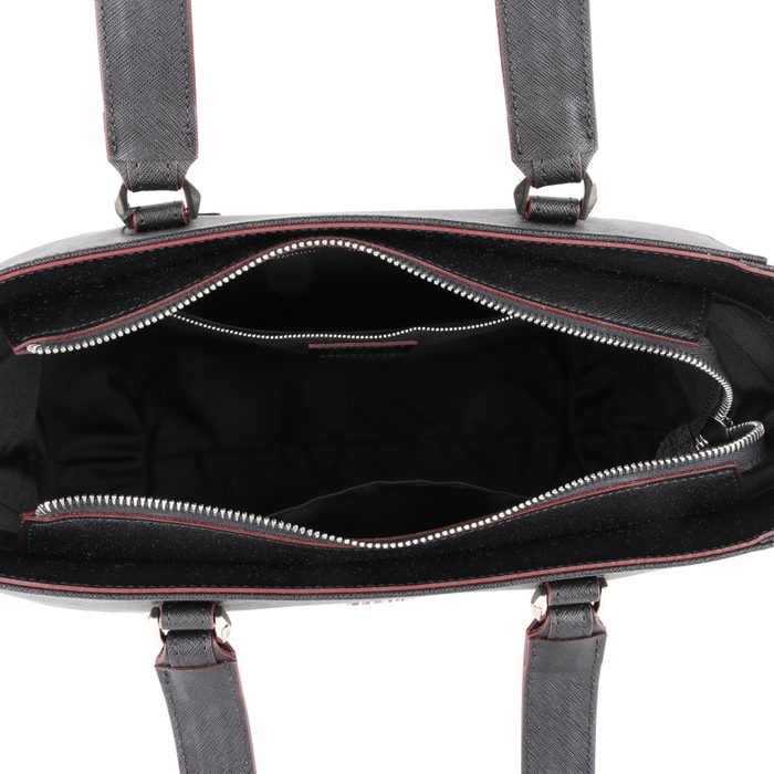 Hlavní přihrádka je uzavíratelná na zip. Uvnitř je zipová kapsička a otevřená kapsa. ELEGA BY DANA M, HLAVNÍ PŘIHRÁDKA JE UZAVÍRATELNÁ NA ZIP. UVNITŘ JE ZIPOVÁ KAPSIČKA A OTEVŘENÁ KAPSA. - KABELKY DO RUKY - KABELKY