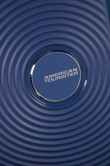 Hravý kruhový vzhled s kontrastním matným a lesklým povrchem jistě zaujme všude, kam se s ním podíváte. AMERICAN TOURISTER, HRAVÝ KRUHOVÝ VZHLED S KONTRASTNÍM MATNÝM A LESKLÝM POVRCHEM JISTĚ ZAUJME VŠUDE, KAM SE S NÍM PODÍVÁTE. - PŘÍRUČNÍ ZAVAZADLA - CESTOVNÍ KUFRY A TAŠKY