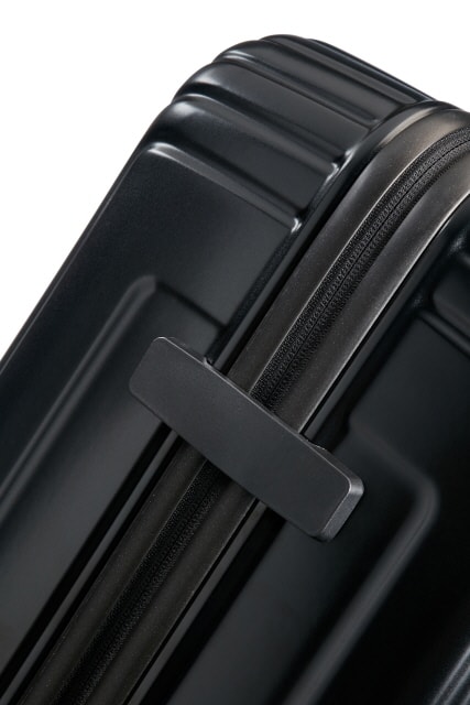 Neopulse este un troler cu carcasă rigidă care combină perfect greutatea redusă și rezistența grație designului armat brevetat și a colțurilor cu extra protecție. SAMSONITE, NEOPULSE ESTE UN TROLER CU CARCASĂ RIGIDĂ CARE COMBINĂ PERFECT GREUTATEA REDUSĂ ȘI REZISTENȚA GRAȚIE DESIGNULUI ARMAT BREVETAT ȘI A COLȚURILOR CU EXTRA PROTECȚIE. - TROLERE RIGIDE - TROLERE ȘI GENȚI DE VOIAJ