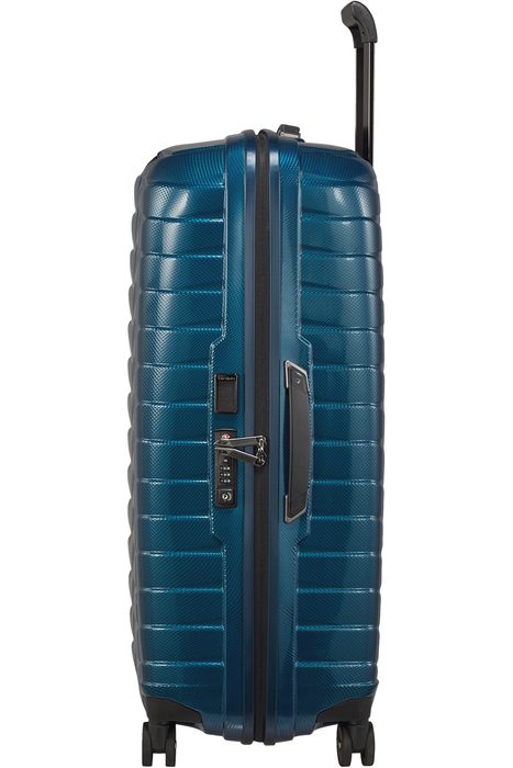Tento kufr disponuje integrovaným TSA zámkem pro bezpečné cestování po celém světě. SAMSONITE, TENTO KUFR DISPONUJE INTEGROVANÝM TSA ZÁMKEM PRO BEZPEČNÉ CESTOVÁNÍ PO CELÉM SVĚTĚ. - SKOŘEPINOVÉ KUFRY - CESTOVNÍ KUFRY A TAŠKY