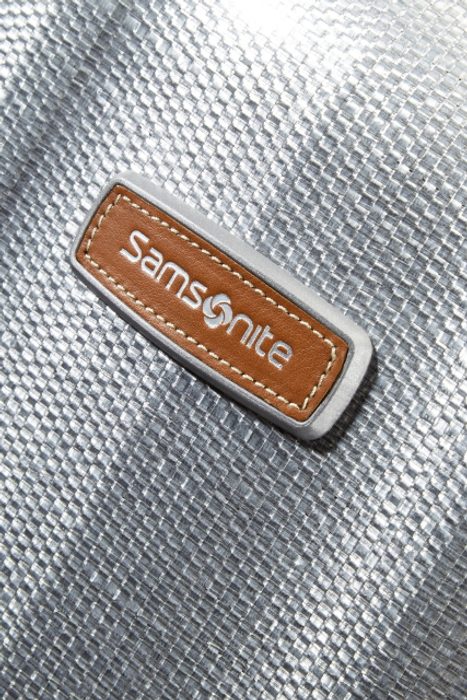Nová luxusní verze klasiky od Samsonite - Lite-Cube SAMSONITE, NOVÁ LUXUSNÍ VERZE KLASIKY OD SAMSONITE - LITE-CUBE - SKOŘEPINOVÉ KUFRY - CESTOVNÍ KUFRY A TAŠKY