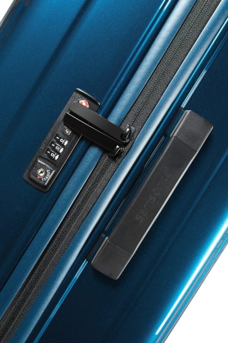 Dispune de o încuietoare TSA combinată cu trei cifre pentru călătorii în siguranță SAMSONITE, DISPUNE DE O ÎNCUIETOARE TSA COMBINATĂ CU TREI CIFRE PENTRU CĂLĂTORII ÎN SIGURANȚĂ - TROLERE RIGIDE - TROLERE ȘI GENȚI DE VOIAJ