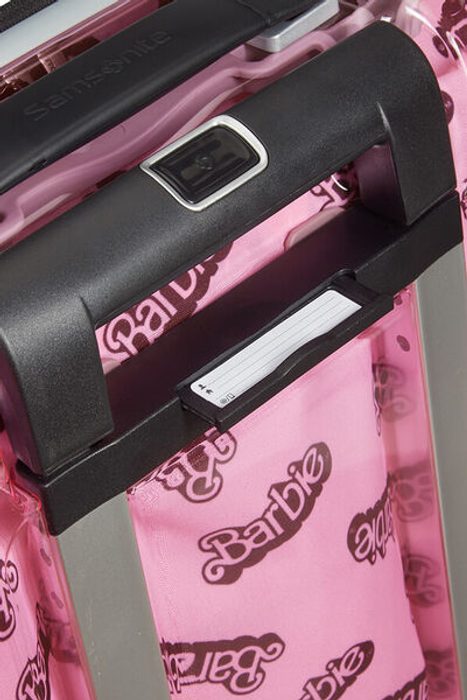 Pod rukojetí je k dispozici zabudovaná jmenovka. SAMSONITE, POD RUKOJETÍ JE K DISPOZICI ZABUDOVANÁ JMENOVKA. - PŘÍRUČNÍ ZAVAZADLA - CESTOVNÍ KUFRY A TAŠKY