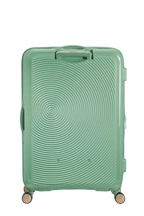 Hravý kruhový vzhled s kontrastním matným a lesklým povrchem jistě zaujme všude, kam se s ním podíváte. AMERICAN TOURISTER, HRAVÝ KRUHOVÝ VZHLED S KONTRASTNÍM MATNÝM A LESKLÝM POVRCHEM JISTĚ ZAUJME VŠUDE, KAM SE S NÍM PODÍVÁTE. - SKOŘEPINOVÉ KUFRY - CESTOVNÍ KUFRY A TAŠKY