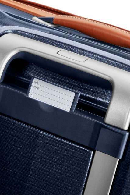 Samozřejmostí je integrovaná jmenovka na koleji SAMSONITE, SAMOZŘEJMOSTÍ JE INTEGROVANÁ JMENOVKA NA KOLEJI - SKOŘEPINOVÉ KUFRY - CESTOVNÍ KUFRY A TAŠKY