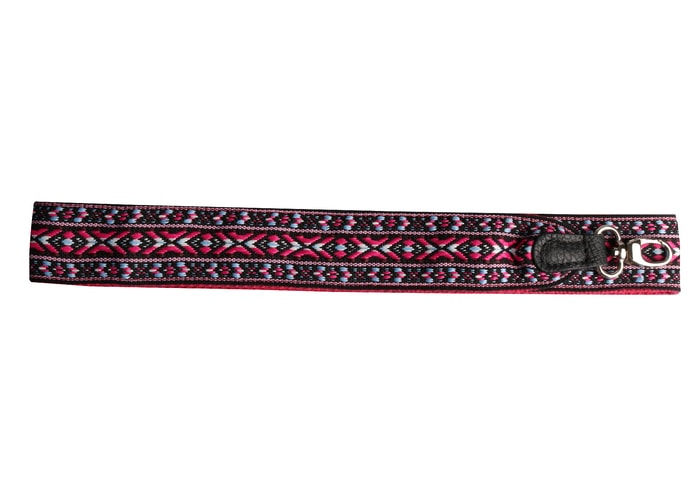 Crossbody kabelka má nápaditý textilný popruh, ktorý je dlhý 124 cm. ELEGA, CROSSBODY KABELKA MÁ NÁPADITÝ TEXTILNÝ POPRUH, KTORÝ JE DLHÝ 124 CM. - CROSSBODY KABELKY - KABELKY