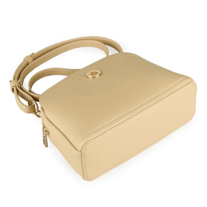 Popruh lze hravě nastavit na požadovanou délku. TOMMY HILFIGER, POPRUH LZE HRAVĚ NASTAVIT NA POŽADOVANOU DÉLKU. - CROSSBODY KABELKY - KABELKY