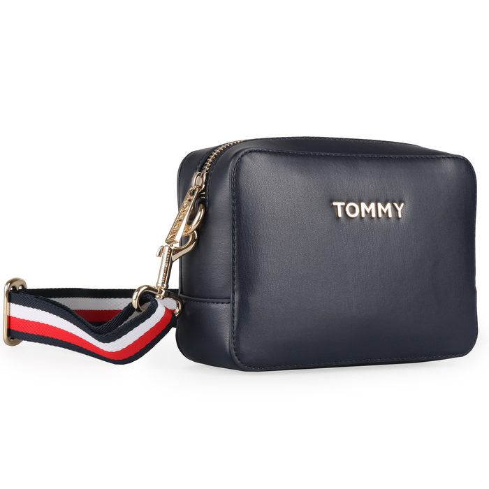 Je možné ju nosiť cez rameno alebo crossbody. Súčasťou je odnímateľný nastaviteľný popruh vo farbách značky a maximálnou dĺžkou 110 cm. TOMMY HILFIGER, JE MOŽNÉ JU NOSIŤ CEZ RAMENO ALEBO CROSSBODY. SÚČASŤOU JE ODNÍMATEĽNÝ NASTAVITEĽNÝ POPRUH VO FARBÁCH ZNAČKY A MAXIMÁLNOU DĹŽKOU 110 CM. - CROSSBODY KABELKY - KABELKY