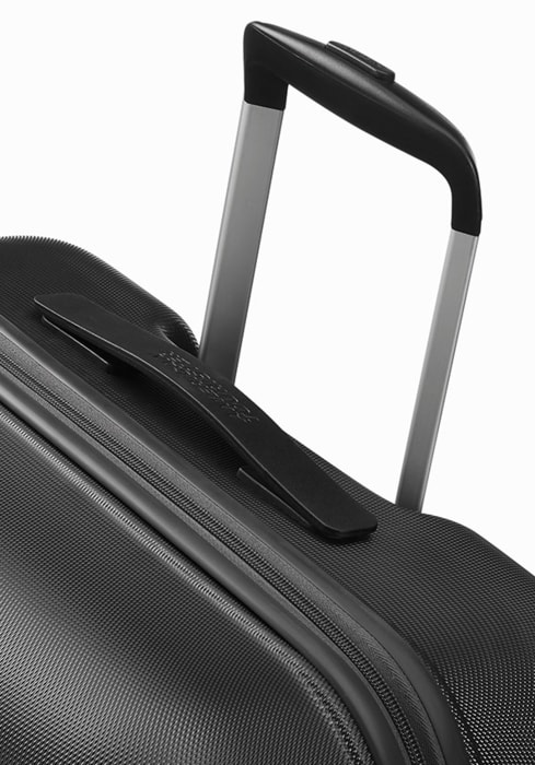 V jeho výbavě dále najdete odolnou výsuvnou rukojeť, která usnadňuje zvedání a přenášení zavazadla. AMERICAN TOURISTER, V JEHO VÝBAVĚ DÁLE NAJDETE ODOLNOU VÝSUVNOU RUKOJEŤ, KTERÁ USNADŇUJE ZVEDÁNÍ A PŘENÁŠENÍ ZAVAZADLA. - PŘÍRUČNÍ ZAVAZADLA - CESTOVNÍ KUFRY A TAŠKY