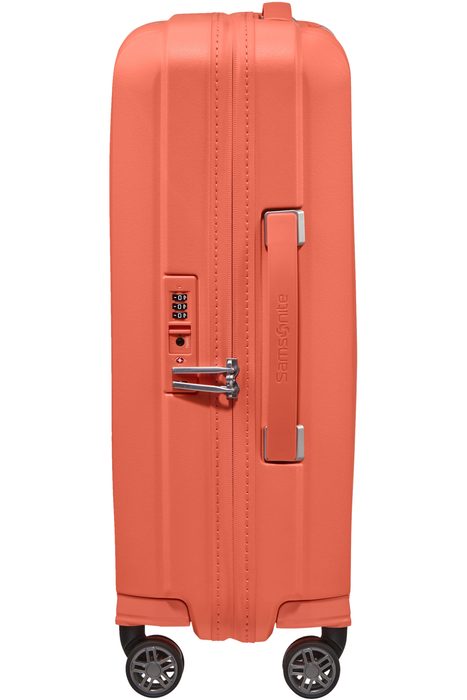 Nesmí chybět integrovaný TSA zámek pro bezpečné cestování mezi kontinenty. SAMSONITE, NESMÍ CHYBĚT INTEGROVANÝ TSA ZÁMEK PRO BEZPEČNÉ CESTOVÁNÍ MEZI KONTINENTY. - PŘÍRUČNÍ ZAVAZADLA - CESTOVNÍ KUFRY A TAŠKY