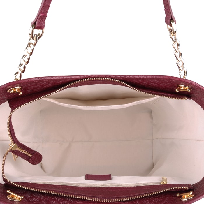 Hlavní přihrádka je uzavíratelná bezpečně na zip. Uvnitř je k dispozici jedna otevřená kapsa a jedna kapsa na zip. ELEGA, HLAVNÍ PŘIHRÁDKA JE UZAVÍRATELNÁ BEZPEČNĚ NA ZIP. UVNITŘ JE K DISPOZICI JEDNA OTEVŘENÁ KAPSA A JEDNA KAPSA NA ZIP. - KABELKY PŘES RAMENO - KABELKY