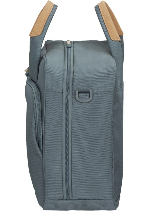 Na drobnosti můžete využít přední kapsu na zip. SAMSONITE, NA DROBNOSTI MŮŽETE VYUŽÍT PŘEDNÍ KAPSU NA ZIP. - CESTOVNÍ TAŠKY - CESTOVNÍ KUFRY A TAŠKY