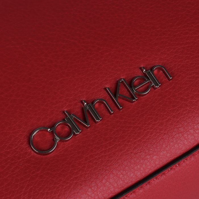 Vyrobeno ze syntetické kůže. CALVIN KLEIN, VYROBENO ZE SYNTETICKÉ KŮŽE. - CROSSBODY KABELKY - KABELKY