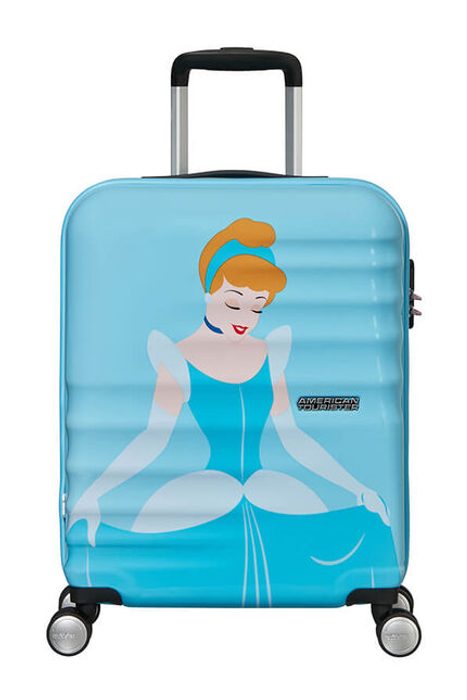 Samozřejmostí jsou 4 dvojitá kolečka. AMERICAN TOURISTER, SAMOZŘEJMOSTÍ JSOU 4 DVOJITÁ KOLEČKA. - PŘÍRUČNÍ ZAVAZADLA - CESTOVNÍ KUFRY A TAŠKY