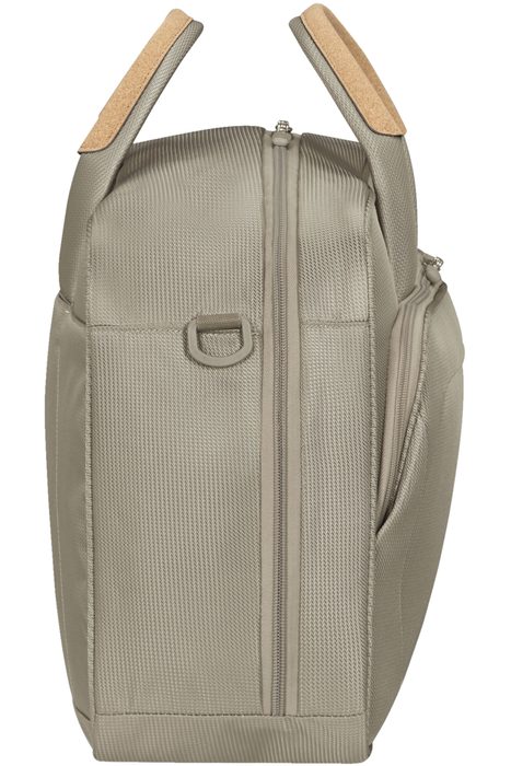 Na drobnosti můžete využít přední kapsu na zip. SAMSONITE, NA DROBNOSTI MŮŽETE VYUŽÍT PŘEDNÍ KAPSU NA ZIP. - CESTOVNÍ TAŠKY - CESTOVNÍ KUFRY A TAŠKY