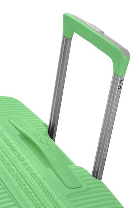 Snadnou manipulaci umožňuje polohovatelná trolej s nastavitelnou délkou a dvě madla (horní a boční). AMERICAN TOURISTER, SNADNOU MANIPULACI UMOŽŇUJE POLOHOVATELNÁ TROLEJ S NASTAVITELNOU DÉLKOU A DVĚ MADLA (HORNÍ A BOČNÍ). - SKOŘEPINOVÉ KUFRY - CESTOVNÍ KUFRY A TAŠKY