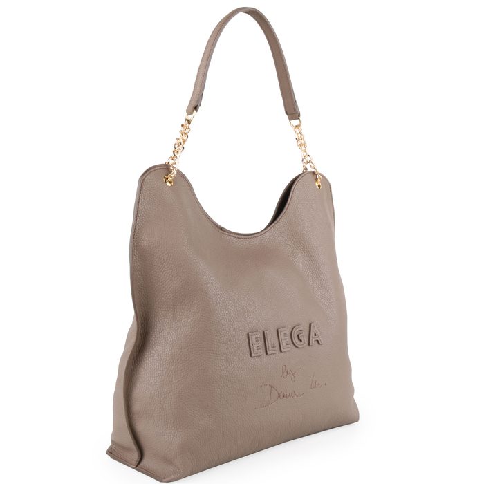 Je určená k nošení přes rameno. Ucho zdobené řetízky je dlouhé 60 cm. ELEGA BY DANA M, JE URČENÁ K NOŠENÍ PŘES RAMENO. UCHO ZDOBENÉ ŘETÍZKY JE DLOUHÉ 60 CM. - SHOPPER KABELKY - KABELKY