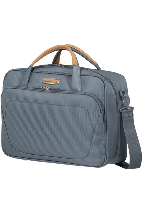 Praktická a trendy palubní taška v unisex provedení Samsonite z řady Spark SNG ECO. Kvalitní cestovní doplněk, při jehož výrobě bylo myšleno i na ekologii. SAMSONITE, PRAKTICKÁ A TRENDY PALUBNÍ TAŠKA V UNISEX PROVEDENÍ SAMSONITE Z ŘADY SPARK SNG ECO. KVALITNÍ CESTOVNÍ DOPLNĚK, PŘI JEHOŽ VÝROBĚ BYLO MYŠLENO I NA EKOLOGII. - CESTOVNÍ TAŠKY - CESTOVNÍ KUFRY A TAŠKY