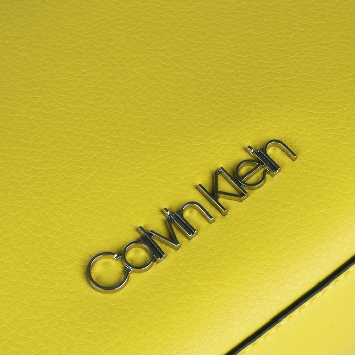 Vyrobeno ze syntetické kůže. CALVIN KLEIN, VYROBENO ZE SYNTETICKÉ KŮŽE. - CROSSBODY KABELKY - KABELKY