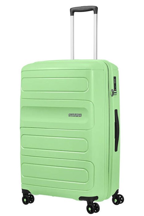 Je vyrobený zo 100% polypropylénu, ktorý sa vyznačuje vysokou odolnosťou, ľahko umývateľným povrchom a nižšou hmotnosťou. AMERICAN TOURISTER, JE VYROBENÝ ZO 100% POLYPROPYLÉNU, KTORÝ SA VYZNAČUJE VYSOKOU ODOLNOSŤOU, ĽAHKO UMÝVATEĽNÝM POVRCHOM A NIŽŠOU HMOTNOSŤOU. - ŠKRUPINOVÉ KUFRE - CESTOVNÉ KUFRE A TAŠKY