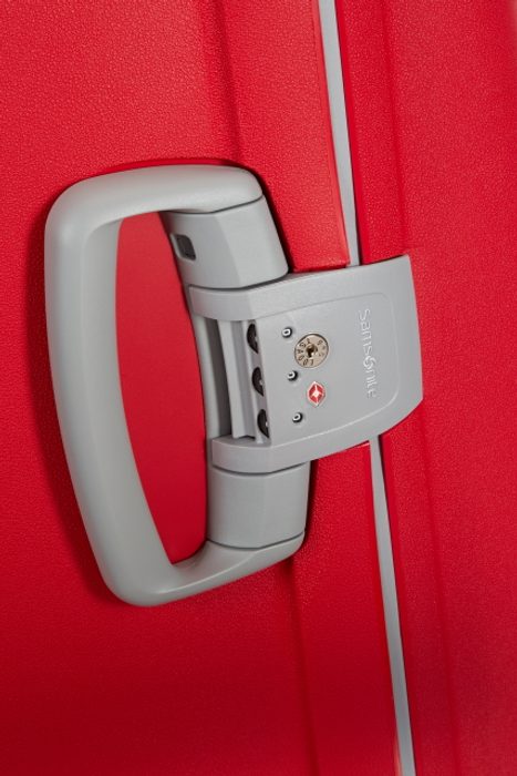 Součástí kufru je připevněný třímístný kombinovaný TSA zámek pro bezpečné cestování SAMSONITE, SOUČÁSTÍ KUFRU JE PŘIPEVNĚNÝ TŘÍMÍSTNÝ KOMBINOVANÝ TSA ZÁMEK PRO BEZPEČNÉ CESTOVÁNÍ - SKOŘEPINOVÉ KUFRY - CESTOVNÍ KUFRY A TAŠKY
