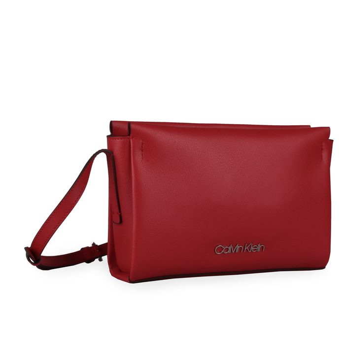 Dámská crossbody kabelka Calvin Klein v praktické velikosti krásně oživí váš outfit. CALVIN KLEIN, DÁMSKÁ CROSSBODY KABELKA CALVIN KLEIN V PRAKTICKÉ VELIKOSTI KRÁSNĚ OŽIVÍ VÁŠ OUTFIT. - CROSSBODY KABELKY - KABELKY