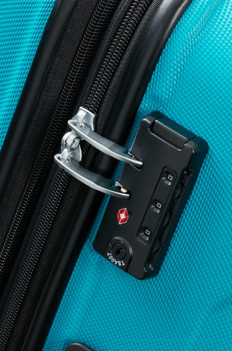 Súčasťou je TSA zámok, ktorý umožňuje, pri kontrolách na letisku, otvoriť Vašu batožinu bezpečnostnými orgánmi, bez poškodenia. AMERICAN TOURISTER, SÚČASŤOU JE TSA ZÁMOK, KTORÝ UMOŽŇUJE, PRI KONTROLÁCH NA LETISKU, OTVORIŤ VAŠU BATOŽINU BEZPEČNOSTNÝMI ORGÁNMI, BEZ POŠKODENIA. - ŠKRUPINOVÉ KUFRE - CESTOVNÉ KUFRE A TAŠKY