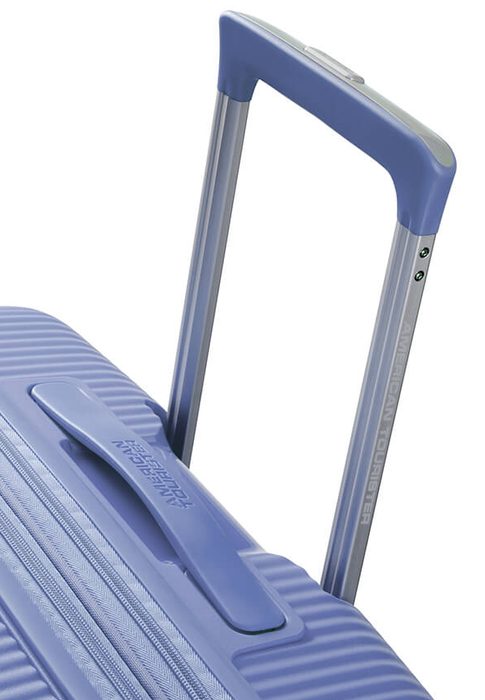 Snadnou manipulaci umožňuje polohovatelná trolej s nastavitelnou délkou a dvě madla (horní a boční). AMERICAN TOURISTER, SNADNOU MANIPULACI UMOŽŇUJE POLOHOVATELNÁ TROLEJ S NASTAVITELNOU DÉLKOU A DVĚ MADLA (HORNÍ A BOČNÍ). - PŘÍRUČNÍ ZAVAZADLA - CESTOVNÍ KUFRY A TAŠKY