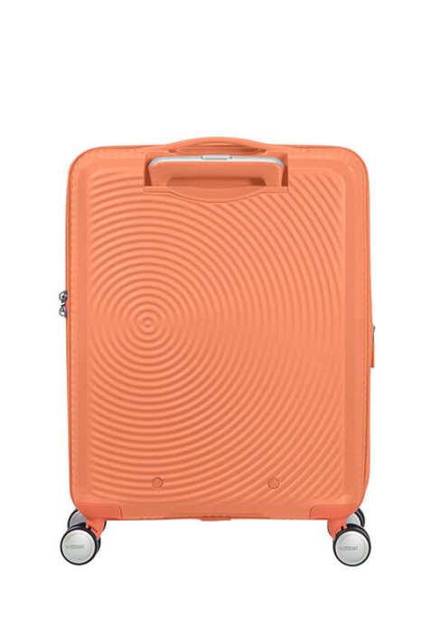 Hravý kruhový vzhled s kontrastním matným a lesklým povrchem jistě zaujme všude, kam se s ním podíváte. AMERICAN TOURISTER, HRAVÝ KRUHOVÝ VZHLED S KONTRASTNÍM MATNÝM A LESKLÝM POVRCHEM JISTĚ ZAUJME VŠUDE, KAM SE S NÍM PODÍVÁTE. - PŘÍRUČNÍ ZAVAZADLA - CESTOVNÍ KUFRY A TAŠKY
