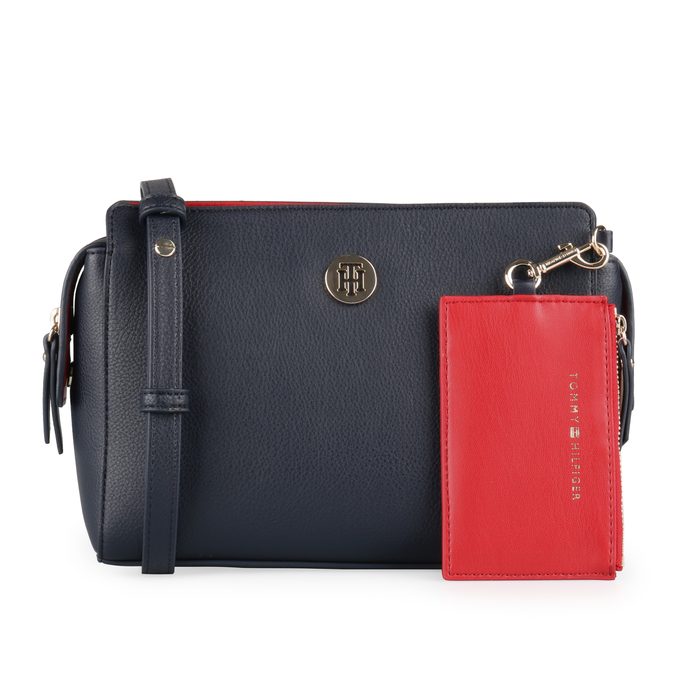 Probuďte v sobě módní ikonu s dámskou crossbody kabelkou Tommy Hilfiger z nové kolekce Charming Tommy. TOMMY HILFIGER, PROBUĎTE V SOBĚ MÓDNÍ IKONU S DÁMSKOU CROSSBODY KABELKOU TOMMY HILFIGER Z NOVÉ KOLEKCE CHARMING TOMMY. - CROSSBODY KABELKY - KABELKY