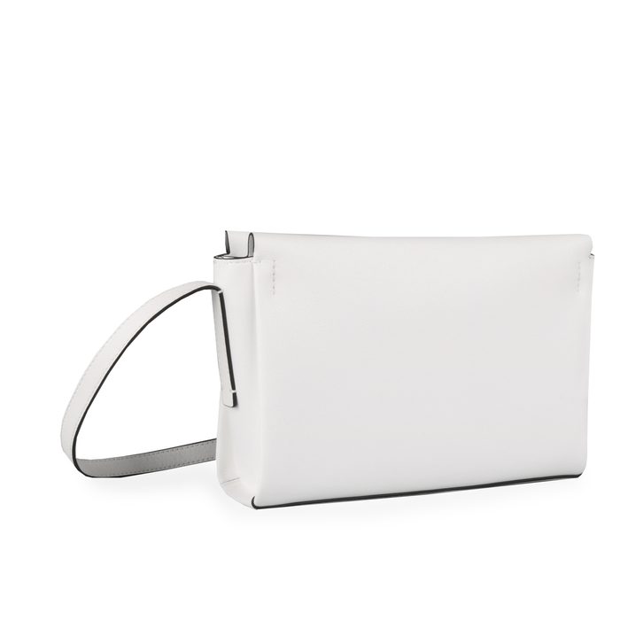 Součástí je nastavitelný popruh, který vám zajistí pohodlné nošení crossbody či přes rameno. CALVIN KLEIN, SOUČÁSTÍ JE NASTAVITELNÝ POPRUH, KTERÝ VÁM ZAJISTÍ POHODLNÉ NOŠENÍ CROSSBODY ČI PŘES RAMENO. - CROSSBODY KABELKY - KABELKY