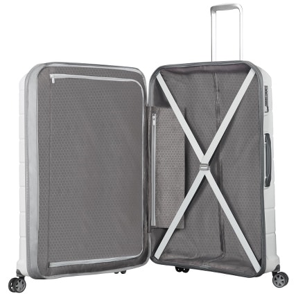 În ceea ce privește spațiul de depozitare, trolerul este echipat cu un compartiment inferior cu bretele pentru fixarea conținutului și un compartiment superior cu pereți despărțitori. SAMSONITE, ÎN CEEA CE PRIVEȘTE SPAȚIUL DE DEPOZITARE, TROLERUL ESTE ECHIPAT CU UN COMPARTIMENT INFERIOR CU BRETELE PENTRU FIXAREA CONȚINUTULUI ȘI UN COMPARTIMENT SUPERIOR CU PEREȚI DESPĂRȚITORI. - TROLERE RIGIDE - TROLERE ȘI GENȚI DE VOIAJ
