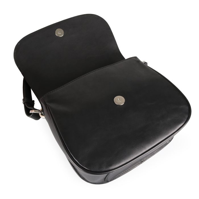 Kabelka je uzatvárateľná klopňou a magnetom. Skvele drží tvar. GIUDI, KABELKA JE UZATVÁRATEĽNÁ KLOPŇOU A MAGNETOM. SKVELE DRŽÍ TVAR. - CROSSBODY KABELKY - KABELKY