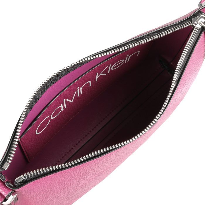 Hlavní přihrádka je uzavíratelná bezpečně na zip. Uvnitř je k dispozici jedna otevřená přihrádka. CALVIN KLEIN, HLAVNÍ PŘIHRÁDKA JE UZAVÍRATELNÁ BEZPEČNĚ NA ZIP. UVNITŘ JE K DISPOZICI JEDNA OTEVŘENÁ PŘIHRÁDKA. - CROSSBODY KABELKY - KABELKY