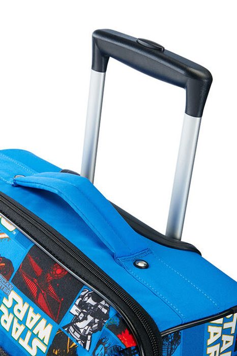Samozřejmostí je pohodlná rukojeť s tlačítkem pro snadné a pohodlné cestování po světě. AMERICAN TOURISTER, SAMOZŘEJMOSTÍ JE POHODLNÁ RUKOJEŤ S TLAČÍTKEM PRO SNADNÉ A POHODLNÉ CESTOVÁNÍ PO SVĚTĚ. - DĚTSKÁ ZAVAZADLA - CESTOVNÍ KUFRY A TAŠKY