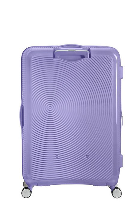 Hravý kruhový vzhled s kontrastním matným a lesklým povrchem jistě zaujme všude, kam se s ním podíváte. AMERICAN TOURISTER, HRAVÝ KRUHOVÝ VZHLED S KONTRASTNÍM MATNÝM A LESKLÝM POVRCHEM JISTĚ ZAUJME VŠUDE, KAM SE S NÍM PODÍVÁTE. - SKOŘEPINOVÉ KUFRY - CESTOVNÍ KUFRY A TAŠKY