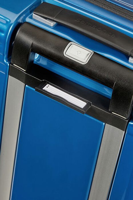 Etichetă de nume, integrată pe partea din spate a trolerului SAMSONITE, ETICHETĂ DE NUME, INTEGRATĂ PE PARTEA DIN SPATE A TROLERULUI - TROLERE RIGIDE - TROLERE ȘI GENȚI DE VOIAJ