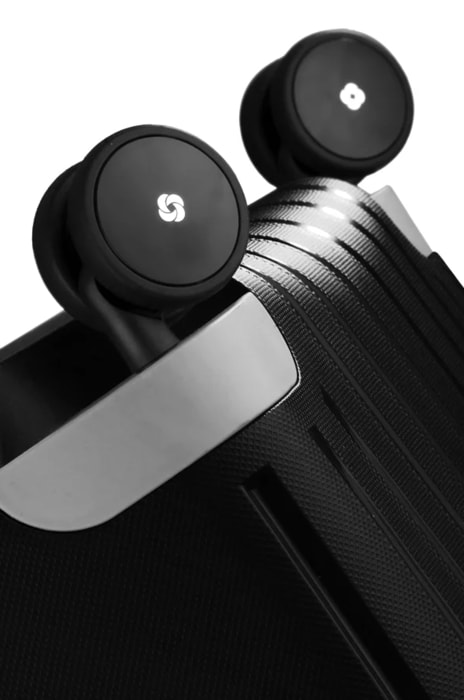 Čtyři dvojitá kolečka otočná o 360° pro snadnou manipulaci. SAMSONITE, ČTYŘI DVOJITÁ KOLEČKA OTOČNÁ O 360° PRO SNADNOU MANIPULACI. - ŠKRUPINOVÉ KUFRE - CESTOVNÉ KUFRE A TAŠKY