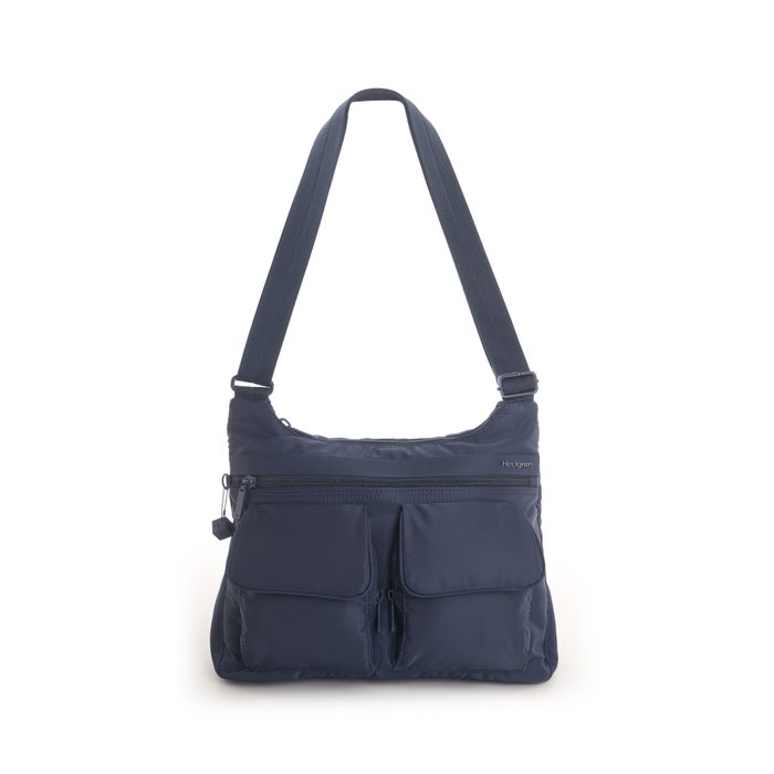 Popruh kabelky je nastavitelný až na délku 130 cm pro pohodlné nošení přes rameno nebo crossbody. HEDGREN, POPRUH KABELKY JE NASTAVITELNÝ AŽ NA DÉLKU 130 CM PRO POHODLNÉ NOŠENÍ PŘES RAMENO NEBO CROSSBODY. - KABELKY PŘES RAMENO - KABELKY