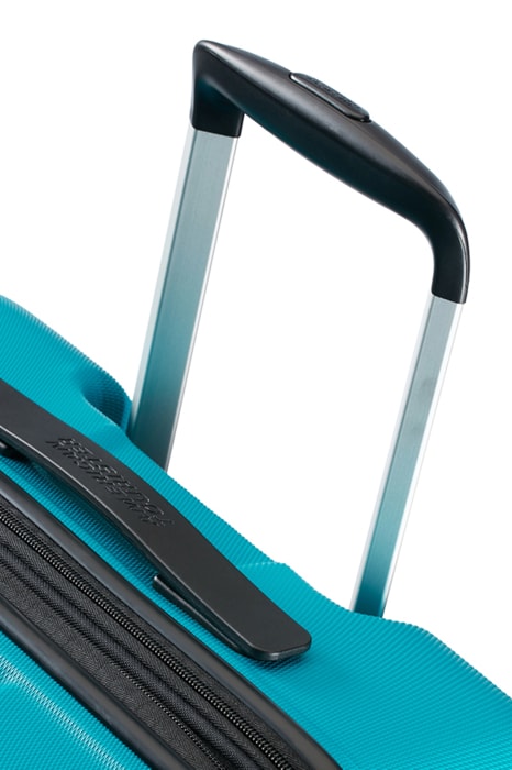 Moderná textúra vonkajšieho materiálu minimalizuje poškriabanie. AMERICAN TOURISTER, MODERNÁ TEXTÚRA VONKAJŠIEHO MATERIÁLU MINIMALIZUJE POŠKRIABANIE. - ŠKRUPINOVÉ KUFRE - CESTOVNÉ KUFRE A TAŠKY