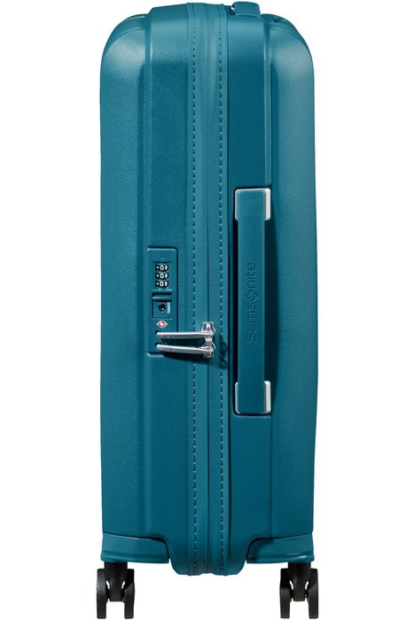 Nesmí chybět integrovaný TSA zámek pro bezpečné cestování mezi kontinenty. SAMSONITE, NESMÍ CHYBĚT INTEGROVANÝ TSA ZÁMEK PRO BEZPEČNÉ CESTOVÁNÍ MEZI KONTINENTY. - PŘÍRUČNÍ ZAVAZADLA - CESTOVNÍ KUFRY A TAŠKY